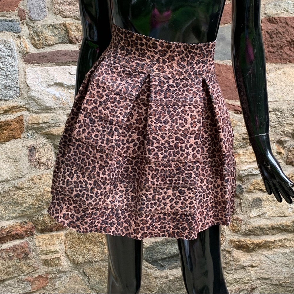 NEW Leopard Fitted Skirt Size S - Picture 1 of 5